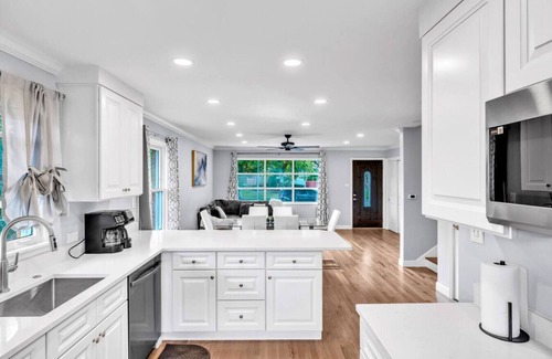 Elmhurst Appartement | Elmhurst Gem – Ideal Mid-Term Rental, Top Location