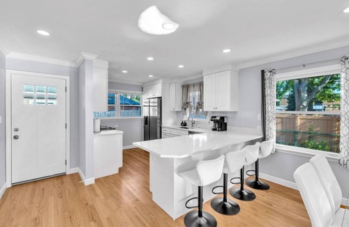 Elmhurst Appartement | Elmhurst Gem – Ideal Mid-Term Rental, Top Location