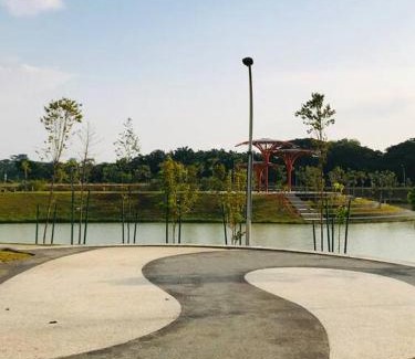 Sungai Buloh Maison | Elmina near Denai Alam, Saujana Utama with Wi-Fi & Netflix