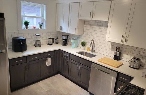 North Buffalo Maison | Elmwood Village Elegance: 2 bedroom + dedicated office