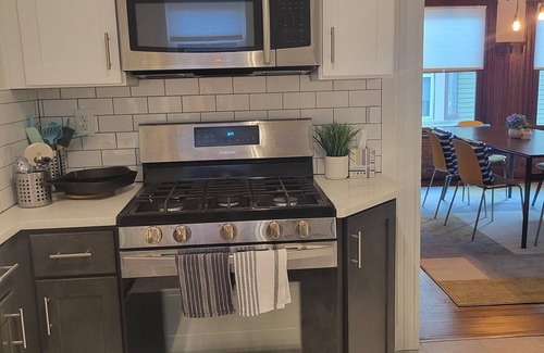 North Buffalo Maison | Elmwood Village Elegance: 2 bedroom + dedicated office