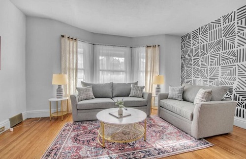 North Buffalo Appartement | Elmwood Village Victorian Delight for All!