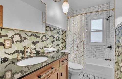 North Buffalo Appartement | Elmwood Village Victorian Delight for All!