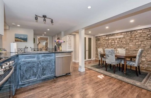 Elora Appartement | Elora Gingerbread House Airbnb