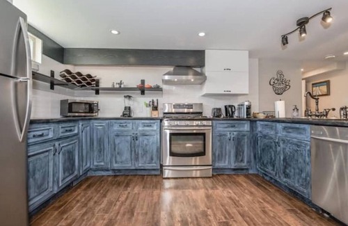 Elora Appartement | Elora Gingerbread House Airbnb