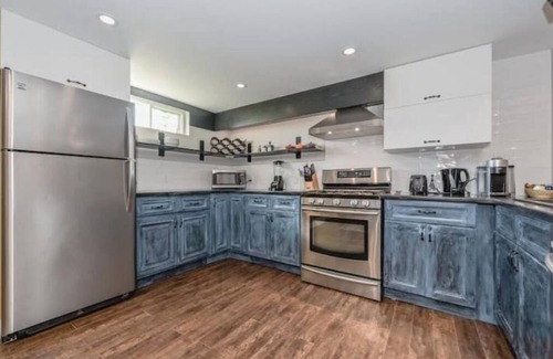 Elora Appartement | Elora Gingerbread House Airbnb
