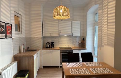 Gera Appartement | Elster 2, 1 OG, Neues Apartment mit 4 Schlafzimmern und Balkon, separates WC, im Zentrum von Gera
