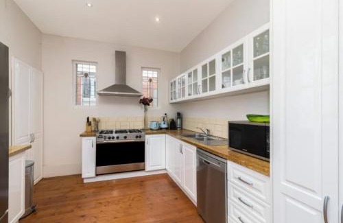 Elwood Maison | Elwood Eclectic Gem Walk to St Kilda beach - Flexible Home offering 4 or 6 Bedrooms. Contact us Now for Pricing on Request