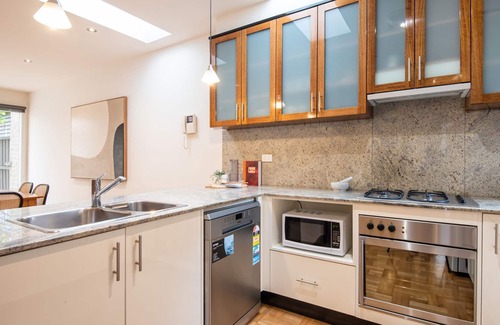 Elwood Maison | Elwood Sanctuary - walking distance to the beach