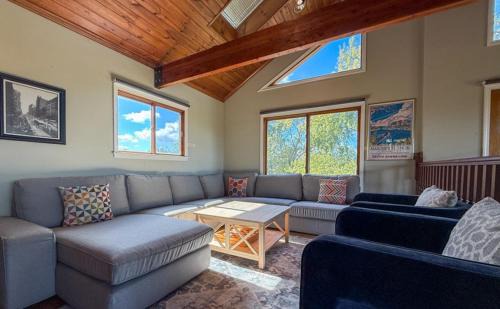 Miller Beach Maison | Elyon Hall