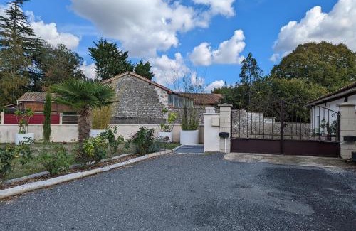 Montjean Appartement | Ema Cottage