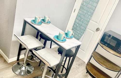 Tri-Taylor Appartement | EMALUX Condo Near Downtown,Bus,Train,Hospitals,United-Center,Fulton Market