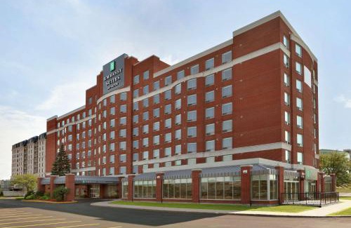 Pointe Claire Hôtel | Embassy Suites By Hilton Montreal Airport