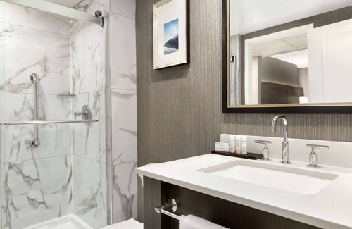 Pointe Claire Hôtel | Embassy Suites by Hilton Montreal Airport