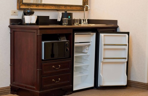 Gateway Hôtel | Embassy Suites by Hilton Austin Arboretum