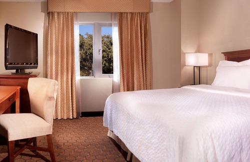 Gateway Hôtel | Embassy Suites by Hilton Austin Arboretum