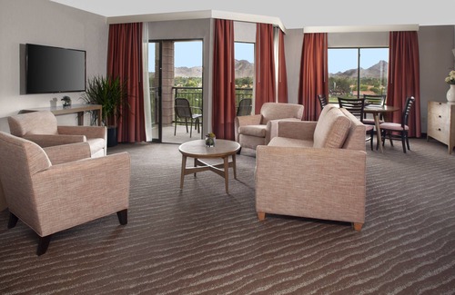 Paradise Valley Village Hôtel | Embassy Suites by Hilton Phoenix Scottsdale