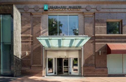 Friendship Heights Hôtel | Embassy Suites by Hilton Washington DC Chevy Chase Pavilion