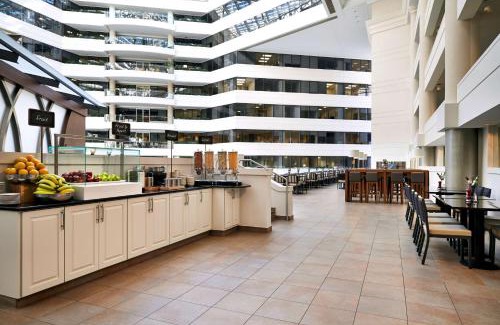 Friendship Heights Hôtel | Embassy Suites by Hilton Washington DC Chevy Chase Pavilion