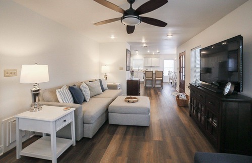 Old Town Maison | Ember Beach ~ charming cottage close to beaches