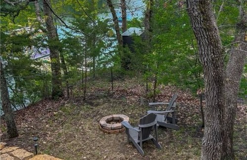 La Cygne Cabine | Ember Lake Retreat LakeFront Getaway LaCygne