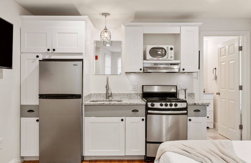 Newburyport Appartement | Ember Suite at The Hygge House