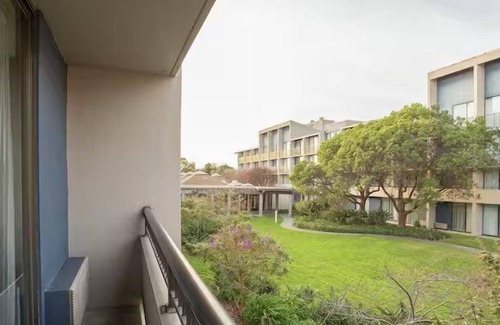 Berkeley Hôtel | Embrace Nature's Embrace! 4 Contemporary Units, Near César Chávez Park, w/ Pool!