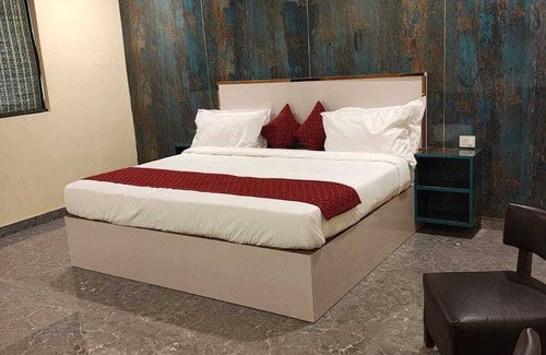Sector 62 Autre | Embrace Nature: Your Tranquil Farm Stay Awaits!