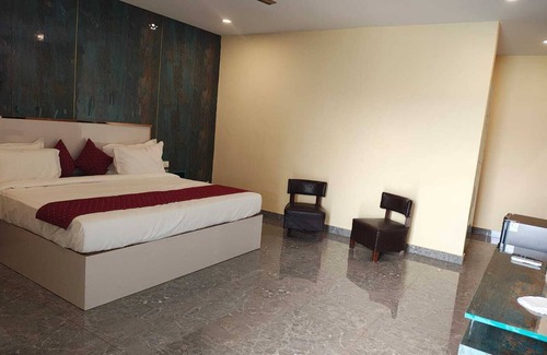 Sector 62 Autre | Embrace Nature: Your Tranquil Farm Stay Awaits!