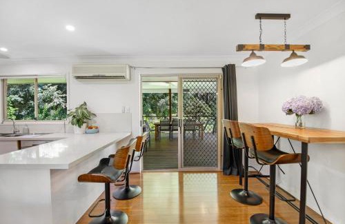 Emerald Beach Maison | Emerald Adventure House