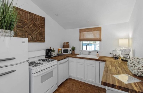 Shreveport Cabine | Emerald Cottage on Emerald Isle - Lake front with Kayaks! Emerald Isle Cabins, Shreveport, La