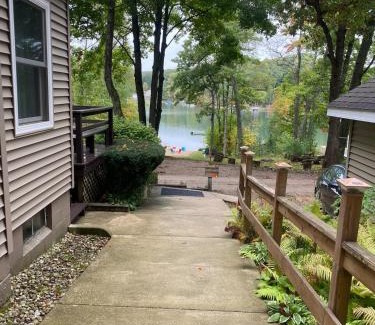 Newaygo Maison | Emerald Cove Cottage-3 bd, 2 ba-Sleeps 10