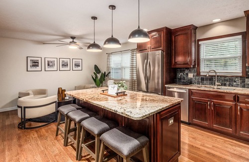 Dublin Maison | Emerald Escape-Charming 4-bedroom house in Dublin, Ohio