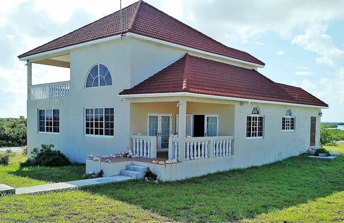 Bottle Creek Maison | Emerald Estate - Luxueuse villa en bord de mer isolée Whitby