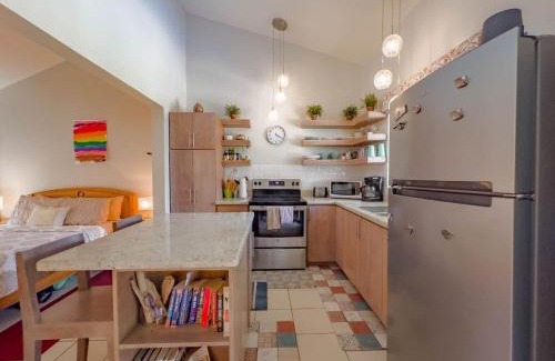 Coco Maison | Emerald Haven Second Floor Studio Mins From Beach