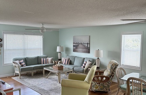 The Point Copropriété | Emerald Isle "The Point Rental". 3 bedroom 2 bath. Ocean view.