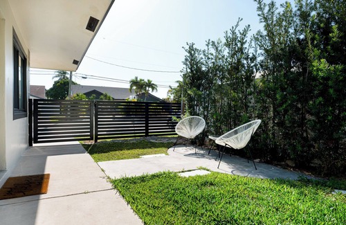 Garden Isles Maison | Emerald Oasis - Stylish 2BD Near Beach & Hwy I-95