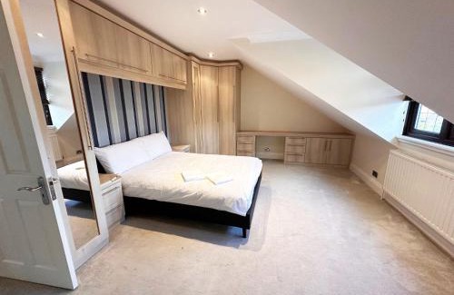 Emerson Park Maison | Emerson Park Mansion
