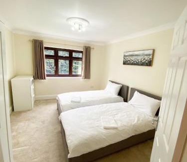 Emerson Park Maison | Emerson Park Mansion