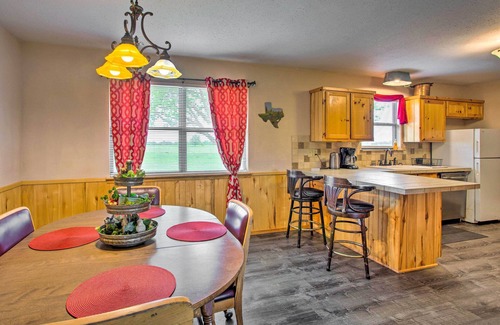 Emory Cottage | Emory Escape w/ Pond Access < 13 Mi to Lake!