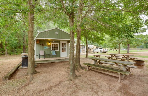 Emory Appartement | Emory Studio Cabin w/ Lake Fork Boat Access!