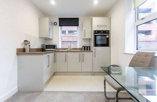 Frampton on Severn Appartement | Emperor House Apt 4 - Short Walk to Stratford City Centre