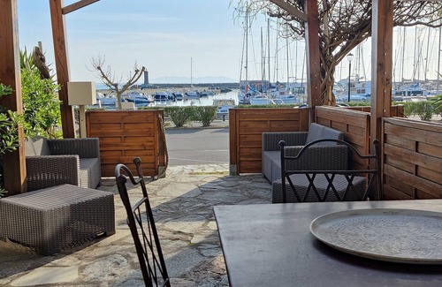 Macinaggio Appartement | F2 à 30 m dela plage et départ du sentier des douaniers vue sur marina