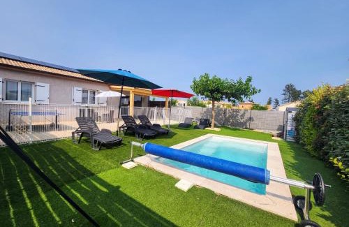 Joyeuse Maison | En Ardèche, maison de vacances l'Odyssée climatisée avec sa piscine privée et chauffée
