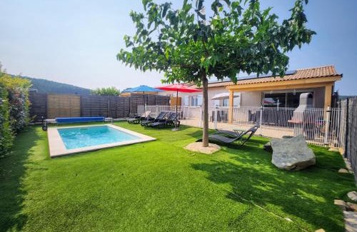 Joyeuse Maison | En Ardèche, maison de vacances l'Odyssée climatisée avec sa piscine privée et chauffée