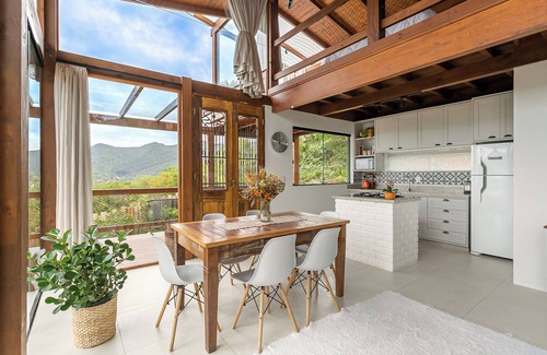 Florianopolis Maison | Enjoy beaches, heated pool, bathtub with comfort on your vacation.