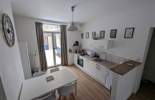 Arras Appartement | En hypercentre, au calme, avec cour privative aménagée, appartement rénové