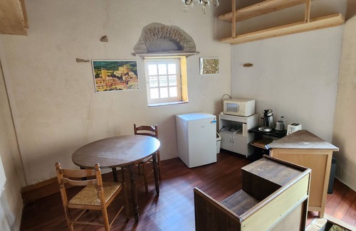 Oingt Appartement | En Plein Coeur de Oingt : Petit Gîte "rustique" de Charme, 2 Personnes