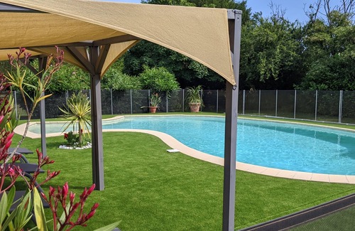 Labastide-d'Anjou Cottage | En Rouger, Gîte Le Tournesol 3 ou4 chambres (climatisé, piscine , sauna)