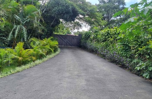 Monteverde Maison | Encantadora villa con vista al atardecer y al valle.